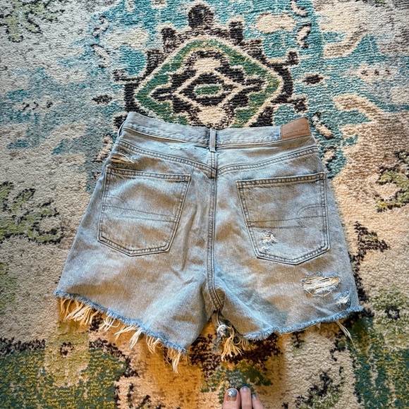American Eagle High-Rise Distressed Denim Shorts – Size 6 - Picture 8 of 9
